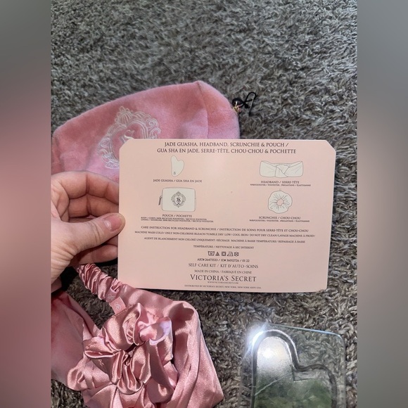 Victoria's Secret Self-Care Kit with Terry Logo Bag Jade Guasha Headband NWT 🤩 - Picture 6 of 12
